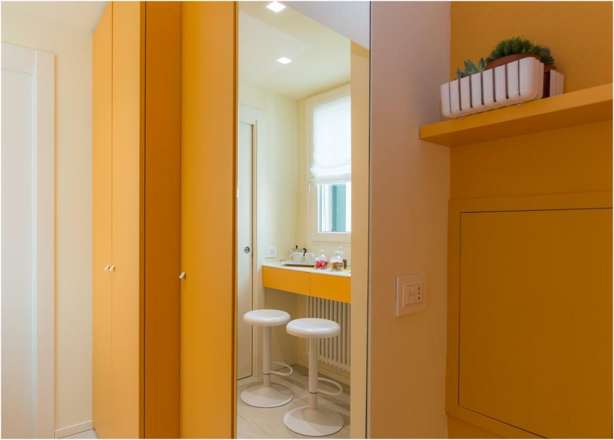 Tiffany Apartment *